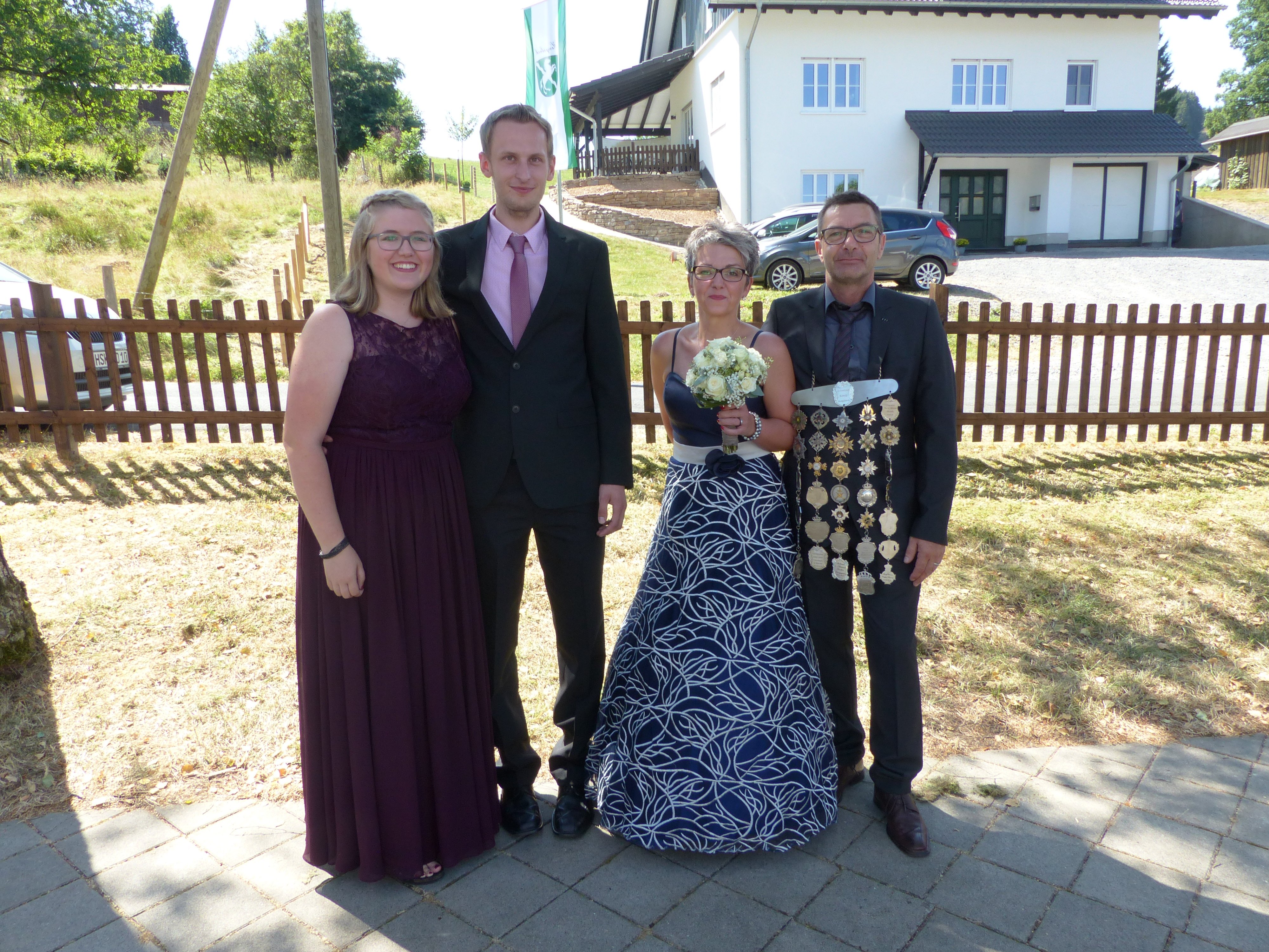 Königspaar Dirk Schmidt und Kim Menze; Vizekönigspaar Christopher Becker und Christina Dünnebacke Hofstaat 2018